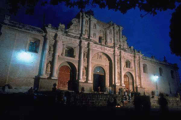 catedralantiguaguatemala.jpg (23291 bytes)